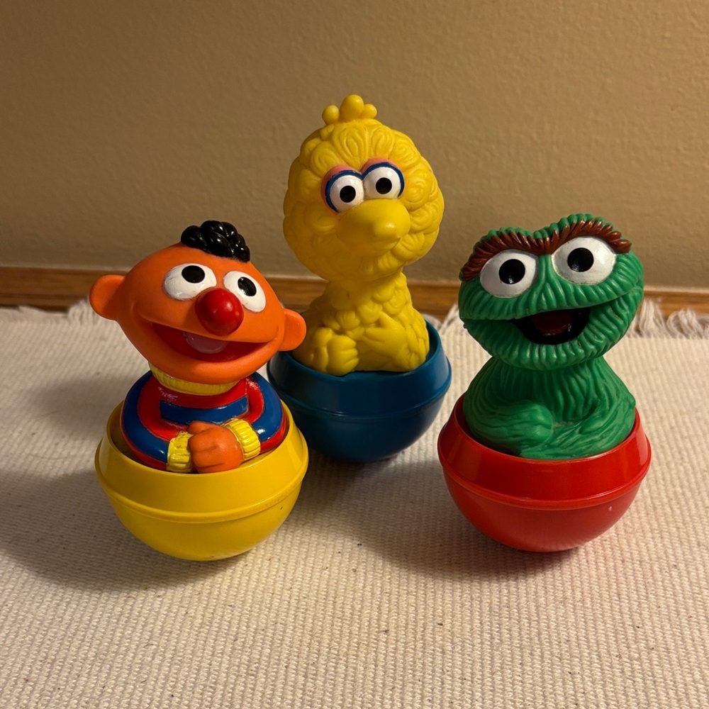 Sesame Street Colorful Weeble Wobble Roly Poly Figures Ernie Big Bird Oscar